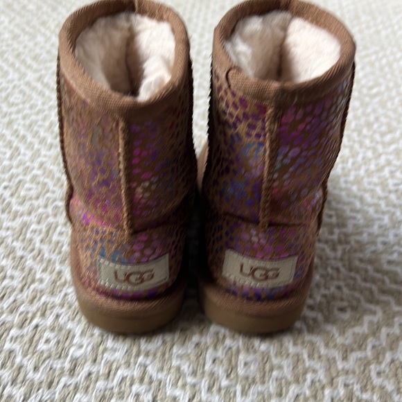 Girls Ugg Boots Size 8 - Picture 3 of 4